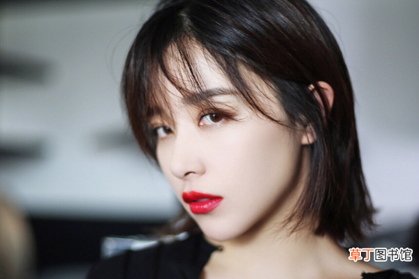 黑茶色为什么染出来偏黄