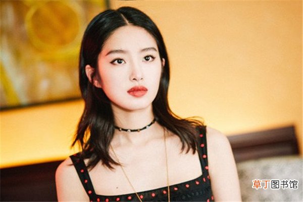 女生留中分显老的原因