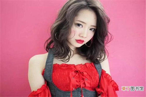 女生留中分显老的原因