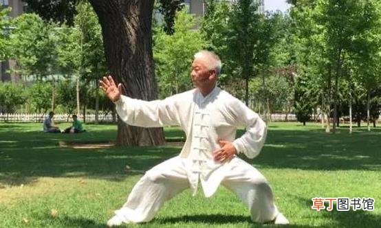 老年人热衷打太极拳健身 常打太极拳对老人的9大好处