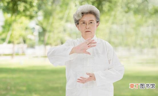老年人热衷打太极拳健身 常打太极拳对老人的9大好处