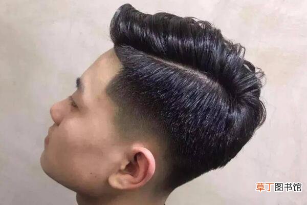 男生三七分发型怎么吹