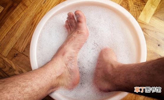 老人常泡脚的好处 3类人最好别泡再舒服也不行
