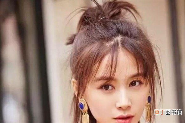 大脸如何扎头发显脸小