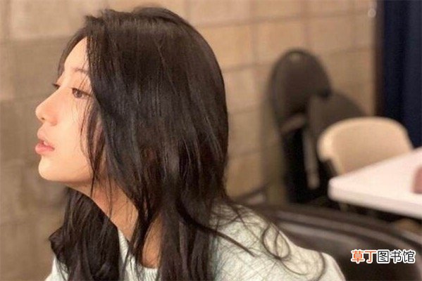 女性打理卷发的小技巧有哪些