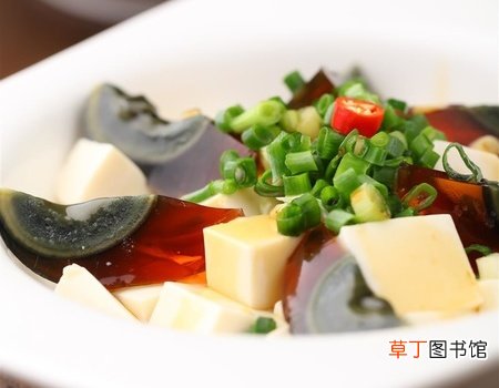 烹饪方法：简单6步做出营养美味的皮蛋瘦肉粥