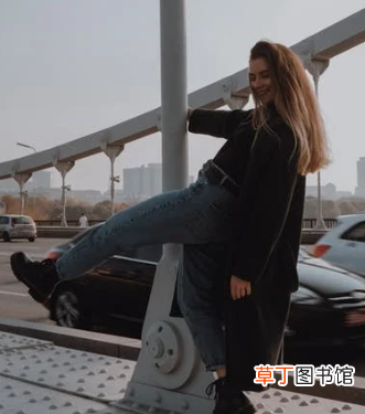 长款开衫毛衣里面怎么搭配
