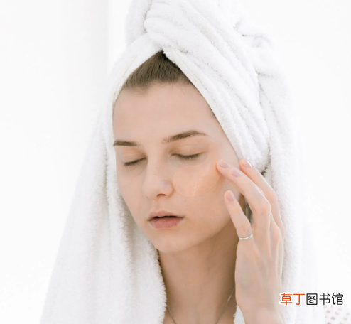 长痘痘用清水洗脸好吗