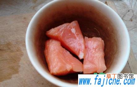 蒸三文鱼是冷水还是热水蒸 三文鱼蒸几分钟蒸熟