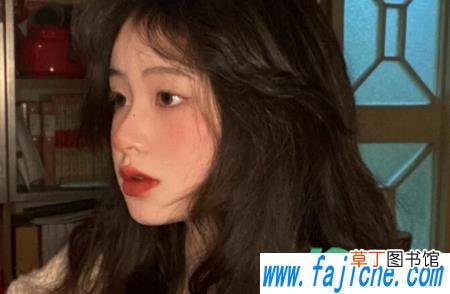 冷烫当天可以洗头吗 冷烫为什么干了就直了