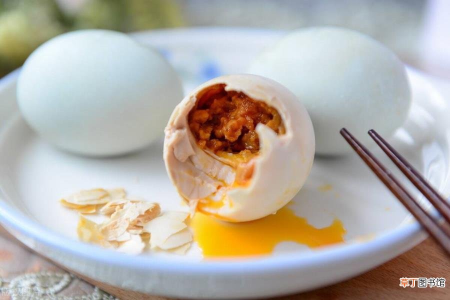 盐水泡鸭蛋的最佳制作方法 咸鸭蛋多久可以吃