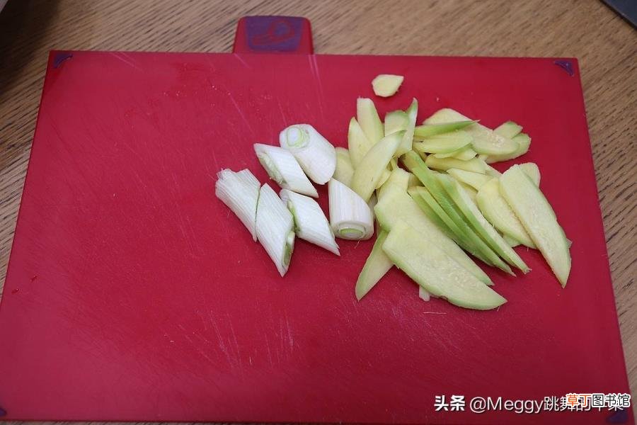 鸡翅怎么炖着好吃 鸡翅炖多久
