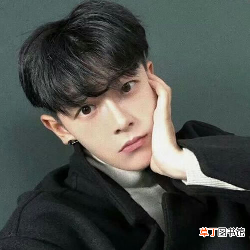男生烫一次头发能保持多久