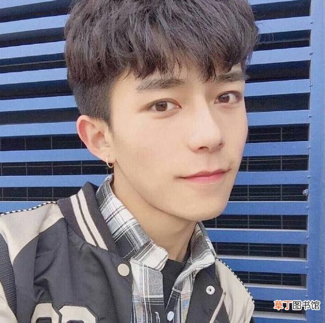 男生烫一次头发能保持多久