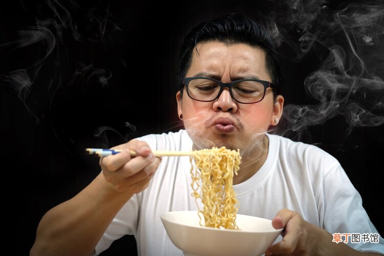 医生直言：食管癌是“吃”出来的，做好4点！食管癌不敢靠近你