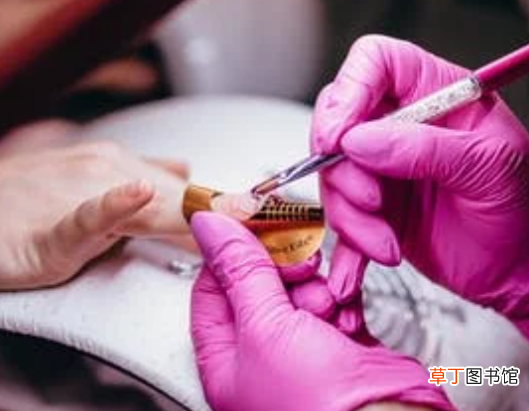白色美甲变黄怎么清洗