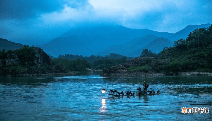 梦见坐船在水上行驶是什么意思