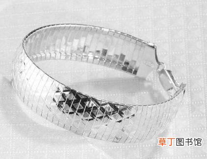 铂金会变黑吗