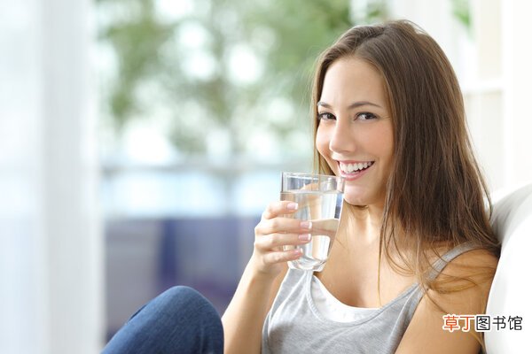 “喝热水”到底有哪些保健功效？