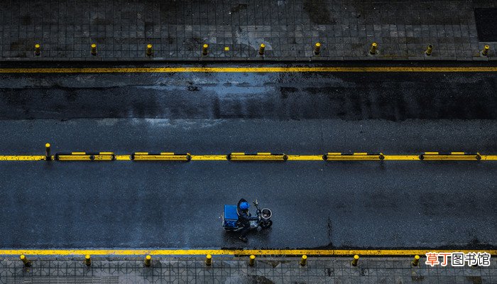 梦见天下雨了是什么意思