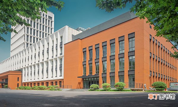 学院和大学的区别