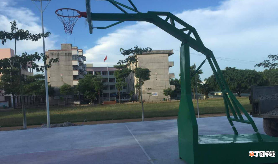 篮球场地标准尺寸
