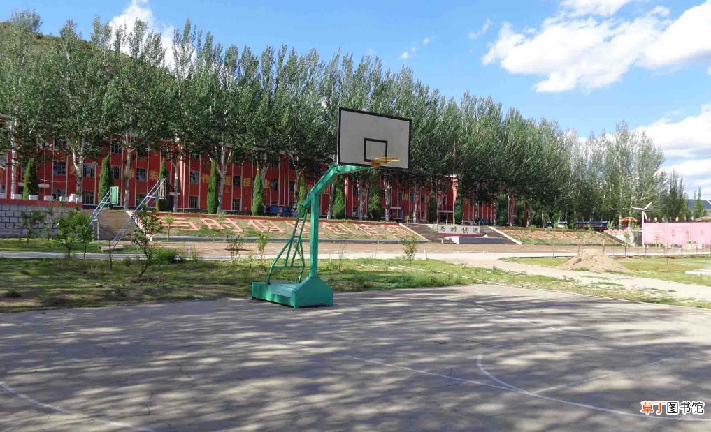 篮球场地标准尺寸