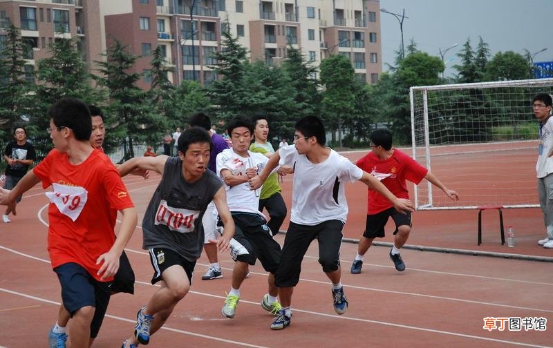 200-300字左右的运动会加油稿怎么写？