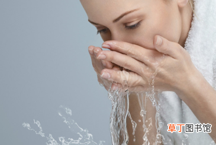 食盐洗脸有什么好处和坏处 用盐洗脸有什么好处呢