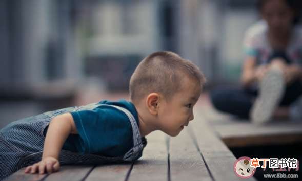 孩子摔伤了怎么正确处理 孩子摔跤后怎么判断有没有骨折