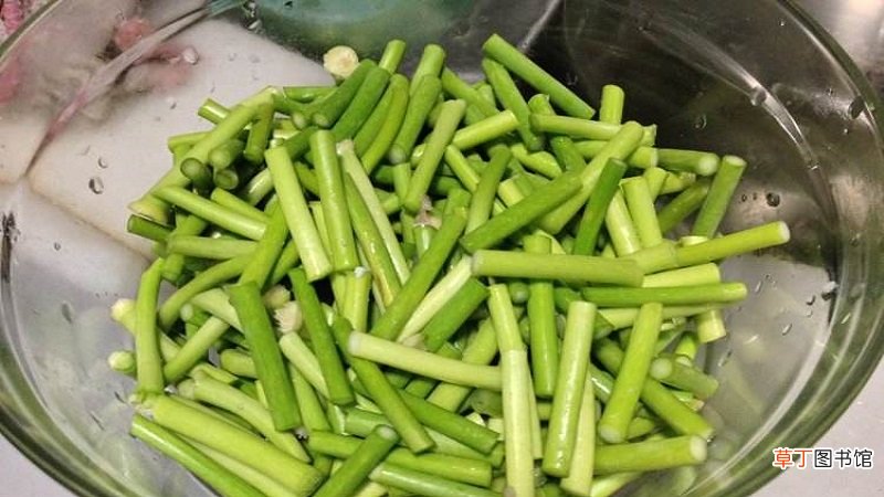 炒蒜苔需要焯水几分钟