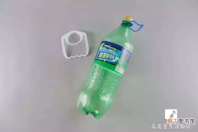 饮料瓶提手 塑料瓶的提手千万不要扔了！它有3大作用
