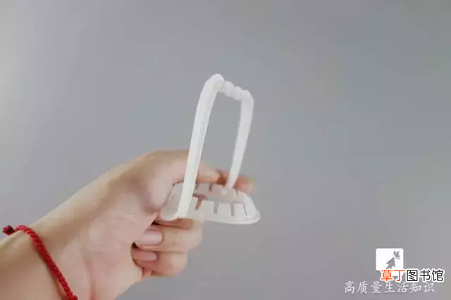 饮料瓶提手 塑料瓶的提手千万不要扔了！它有3大作用