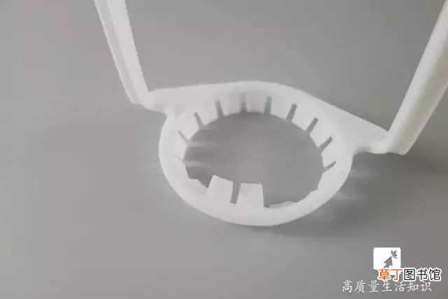 饮料瓶提手 塑料瓶的提手千万不要扔了！它有3大作用