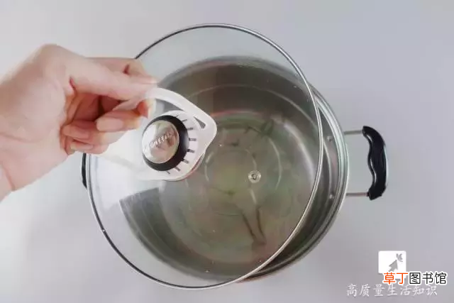饮料瓶提手 塑料瓶的提手千万不要扔了！它有3大作用