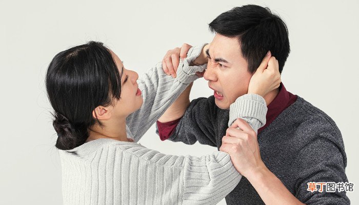 梦见和别的女人打架