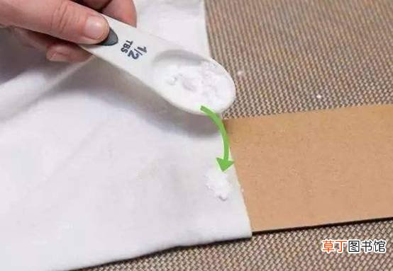 粉底蹭领子上小妙招怎么办