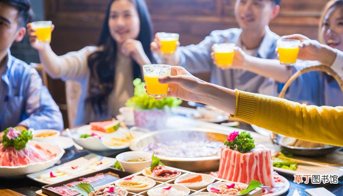 梦见在朋友家吃饭是什么意思