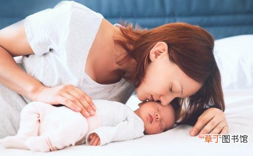 防止被宝宝咬乳头 找个安静的角落喂奶