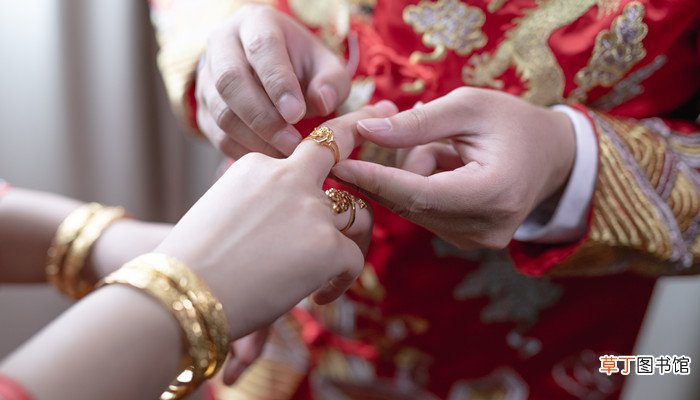 梦见分金手镯没有我