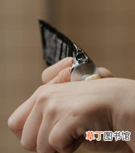 粉底霜怎么用