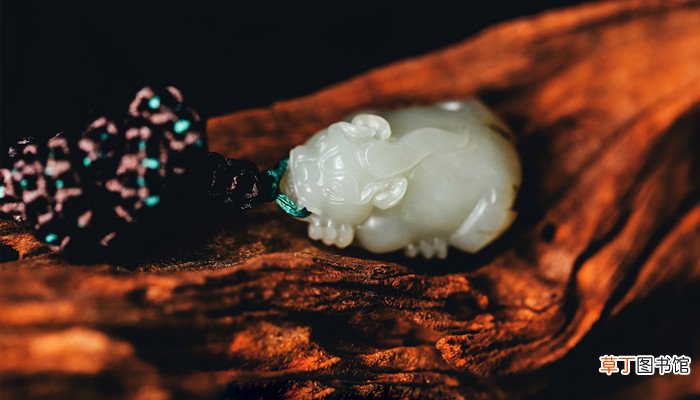 梦见挖了很多玉和玛瑙
