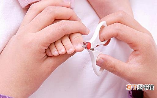 给宝宝剪指甲 宝爸宝妈多留心细节的事情
