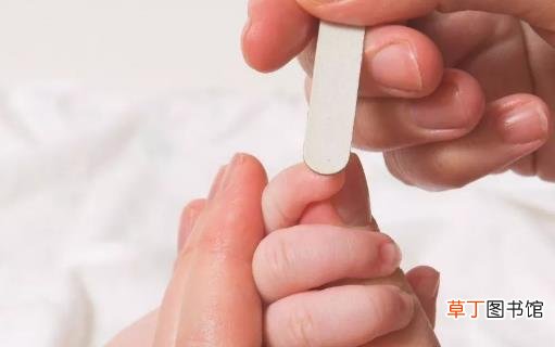 给宝宝剪指甲 宝爸宝妈多留心细节的事情