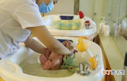 给婴儿洗澡的方法 婴儿洗澡注意事项