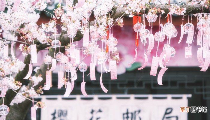 梦见在老宅祈愿什么意思