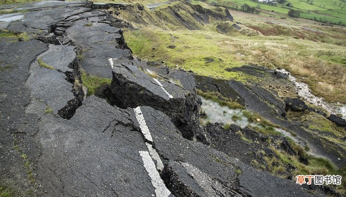 梦见地震山崩地裂逃生成功
