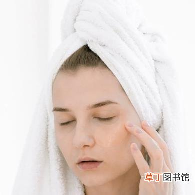晒后修复精华液怎么用