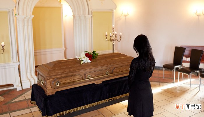 梦见自己死了目睹自己的葬礼