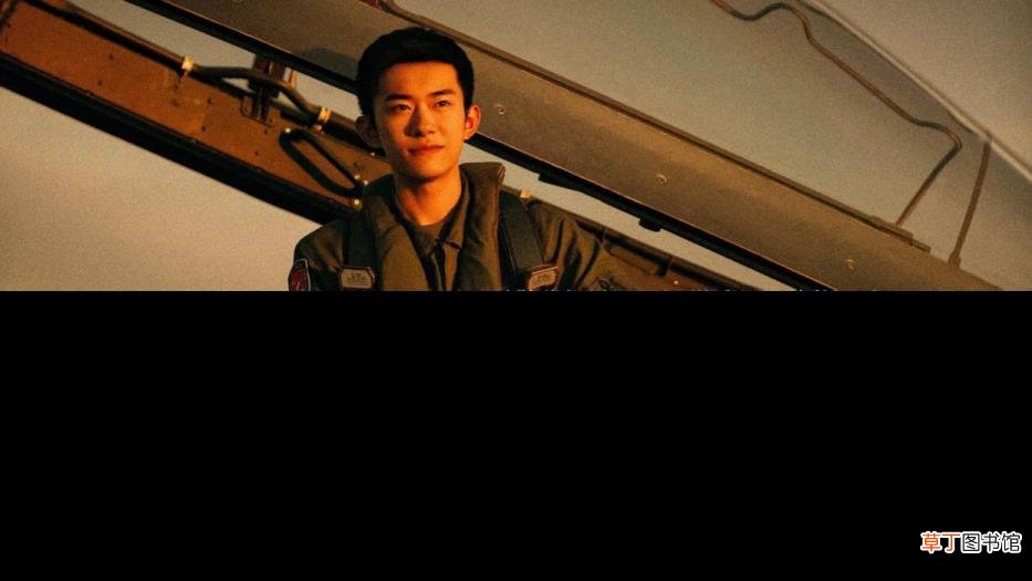 易烊千玺为什么突然爆火 易烊千玺为什么叫易烊千玺